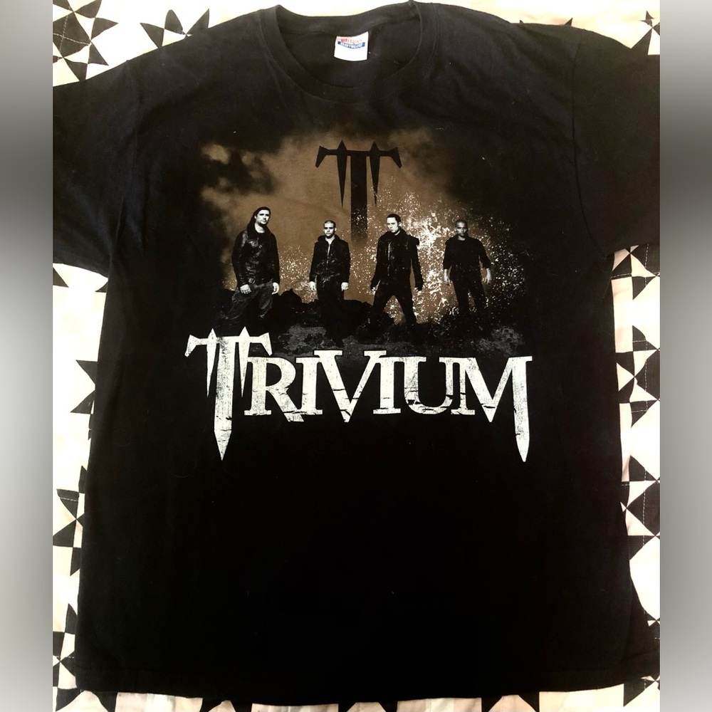 TRIVIUM Tshirt (band photo) Men’s sz L NEW